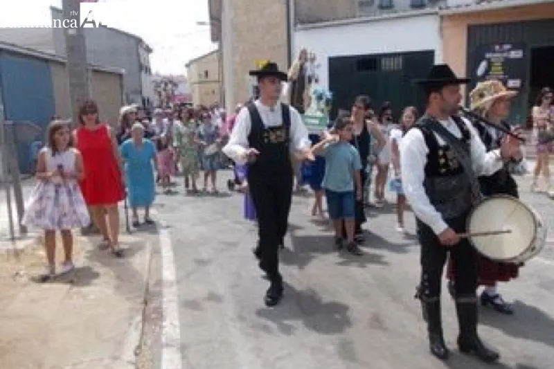 Villoruela ha honrado este domingo al Cristo de la Esperanza y la Virgen del Carmen