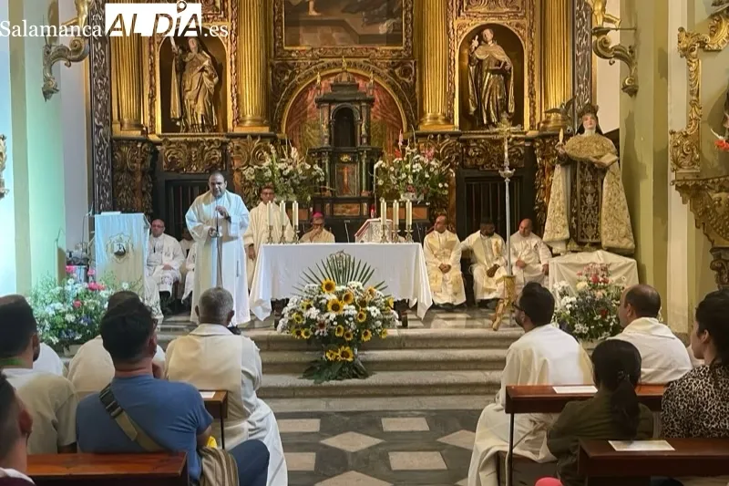 Los peregrinos que pernoctan en Peñaranda han celebrado una misa matinal en las Carmelitas