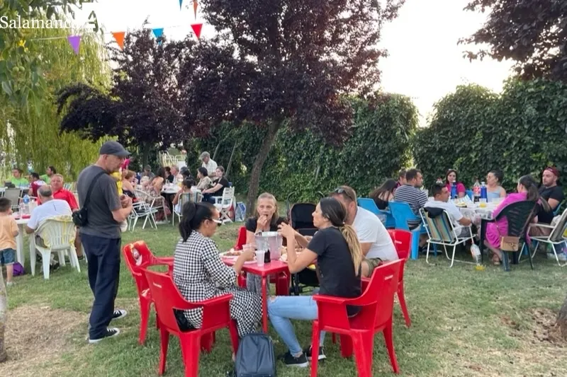 Villoruela despedía este lunes sus fiestas con una merienda popular