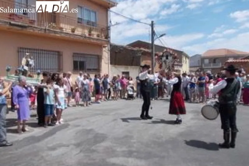 Villoruela ha honrado este domingo al Cristo de la Esperanza y la Virgen del Carmen
