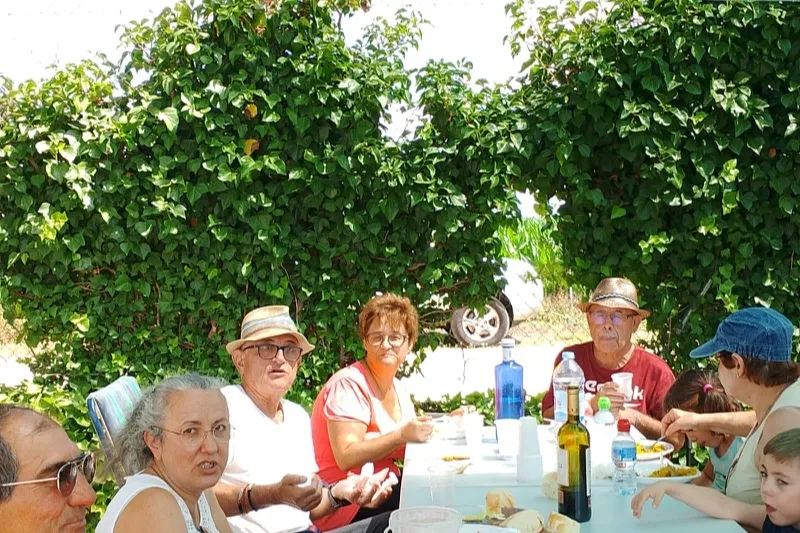 Foto 5 - Villoruela 'abarrotada' de vecinos y visitantes para vivir su gran paellada de fiestas