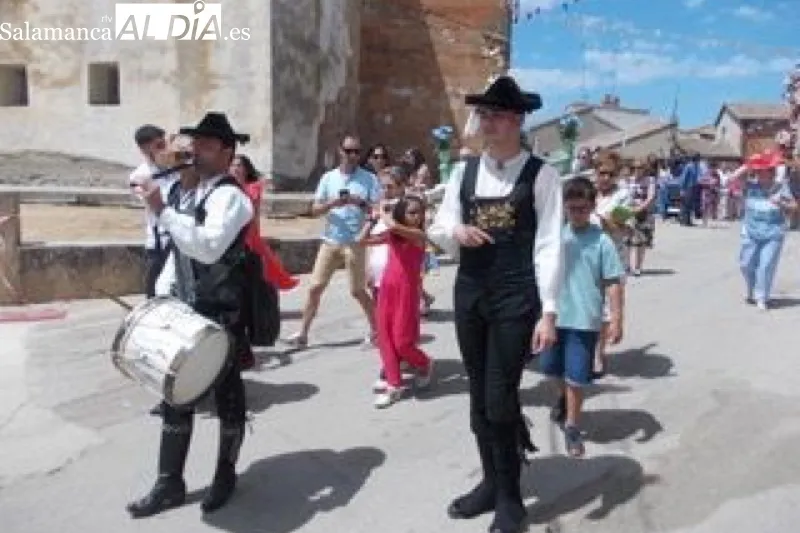 Villoruela ha honrado este domingo al Cristo de la Esperanza y la Virgen del Carmen