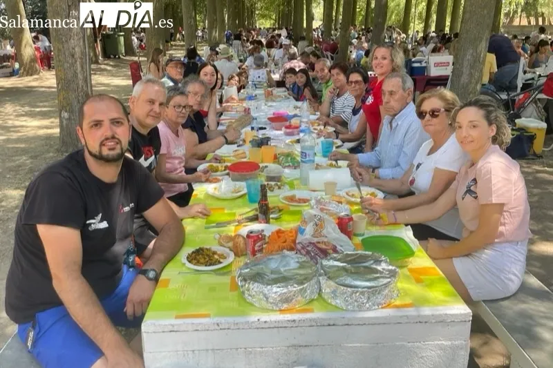 Santiago de la Puebla despide sus fiestas con una paellada