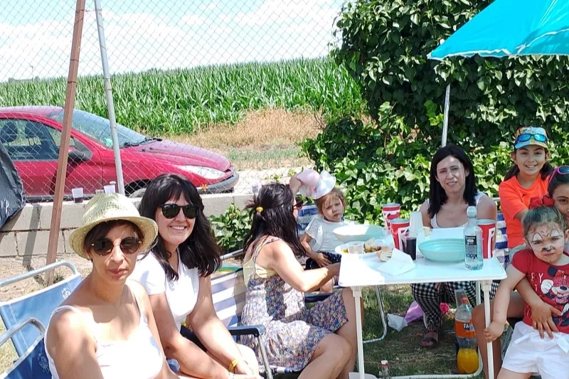 Foto 3 - Villoruela 'abarrotada' de vecinos y visitantes para vivir su gran paellada de fiestas