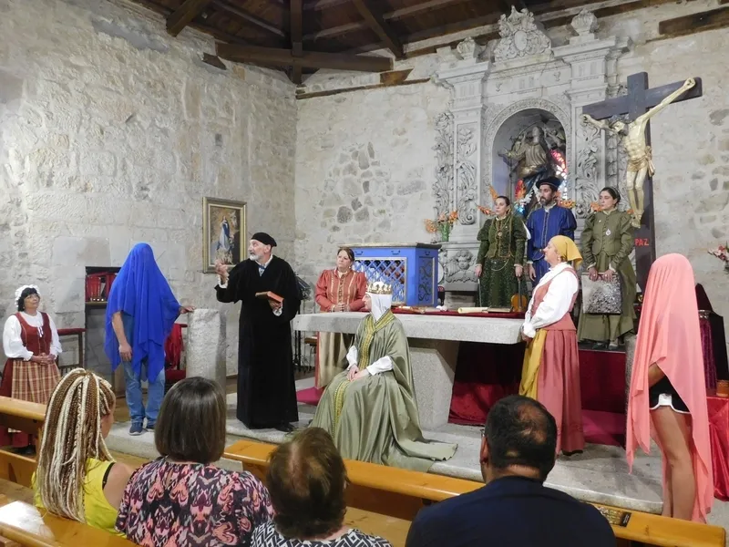 Representación de la obra 'Buscando a Nebrija' en la iglesia de Boada 