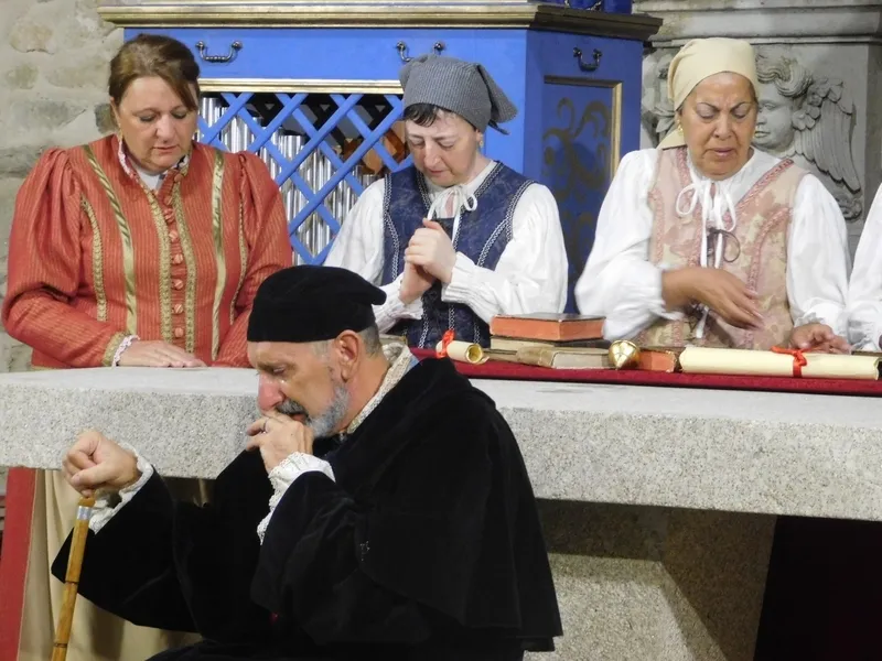 Representación de la obra 'Buscando a Nebrija' en la iglesia de Boada 