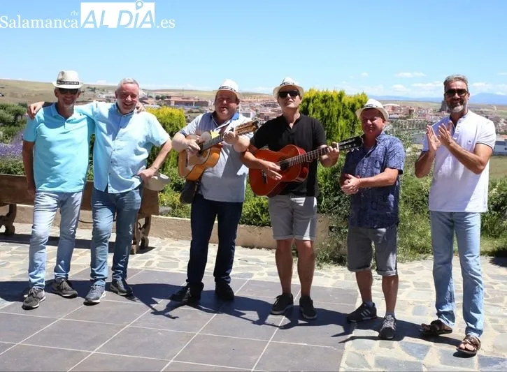 Foto 2 - Los quintos del 73 de Alba de Tormes, un encuentro por todo lo alto
