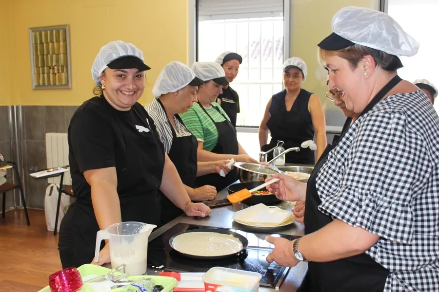 Foto 2 - Las alumnas de la acci&oacute;n de cocina de C&aacute;ritas afrontan el m&oacute;dulo de &lsquo;Elaboraci&oacute;n culinaria&rsquo;