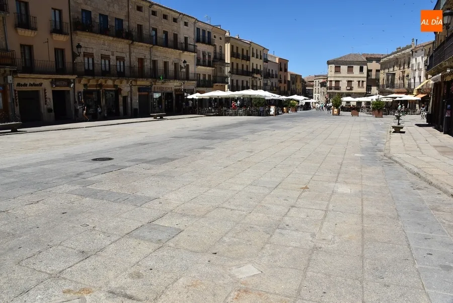 Foto 3 - La Plaza Mayor estrena su imagen veraniega