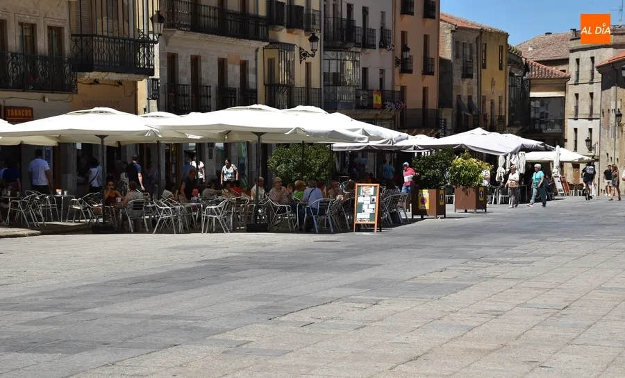 Foto 2 - La Plaza Mayor estrena su imagen veraniega