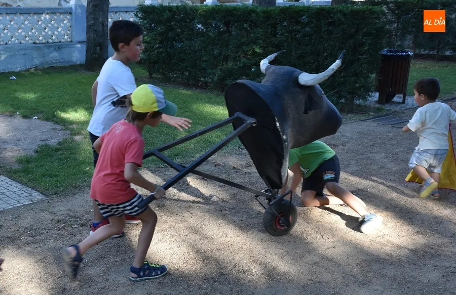 Foto 7 - Los ni&ntilde;os demuestran su valent&iacute;a en el tradicional encierro de carretones de San Andr&eacute;s