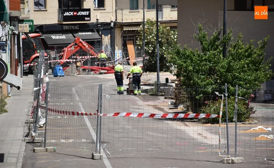 Foto 6 - Cortado un tramo m&aacute;s del Campo de Toledo mientras se reedifica el muro de la Estaci&oacute;n