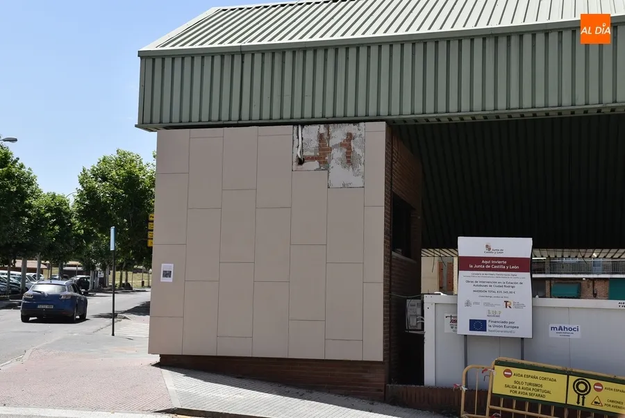 Foto 3 - Cortado un tramo m&aacute;s del Campo de Toledo mientras se reedifica el muro de la Estaci&oacute;n