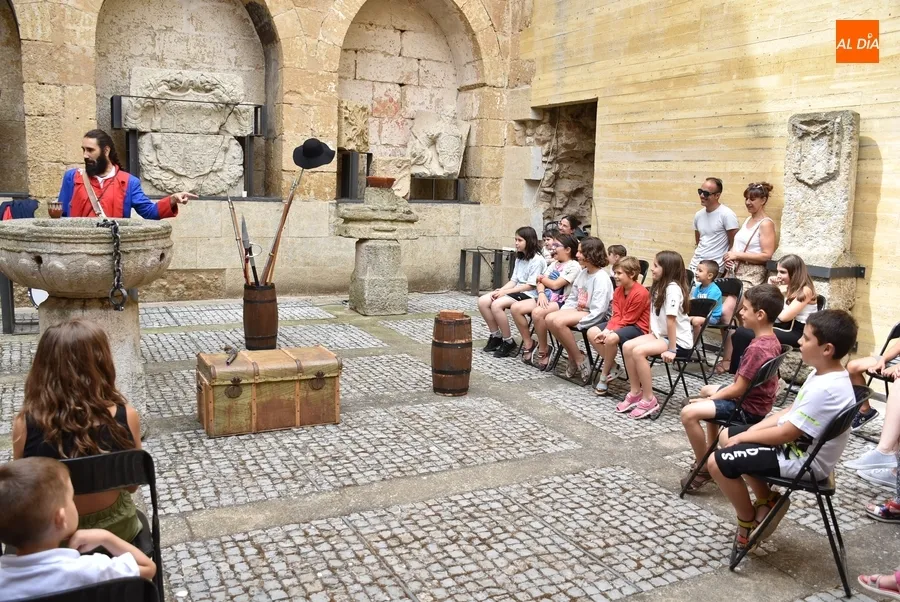 Foto 8 - Los ni&ntilde;os se adentran con &lsquo;No me deis m&aacute;s guerra&rsquo; en las Jornadas Napole&oacute;nicas
