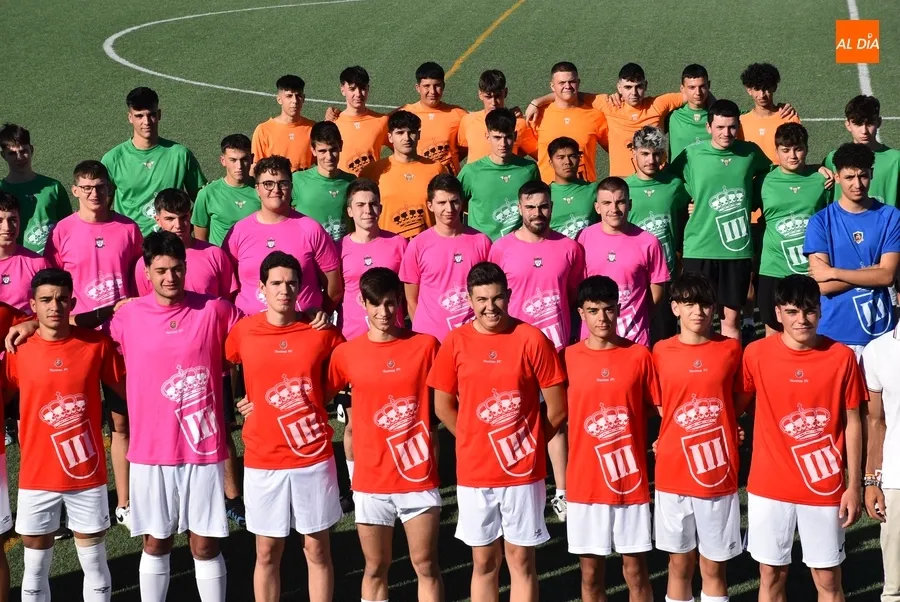 Foto 5 - Un centenar de j&oacute;venes repartidos en 8 equipos inician la lucha por la Farinato League de F7