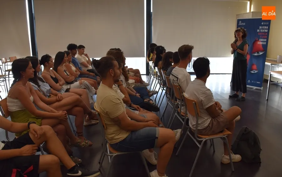 Foto 2 - Pistoletazo de salida al trabajo con los j&oacute;venes que ejercer&aacute;n como monitores del Divierteatro