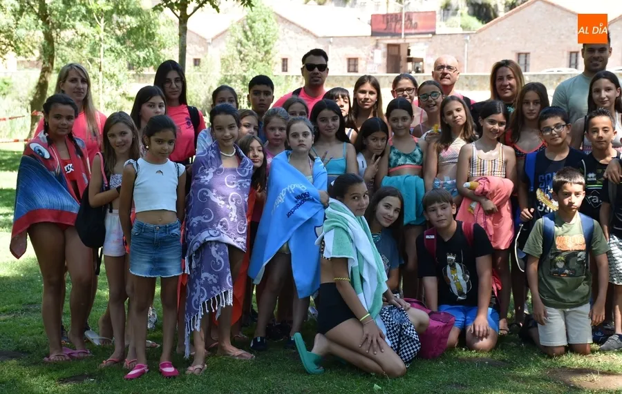 Foto 2 - Medio centenar de ni&ntilde;os y j&oacute;venes de Guijuelo descubren Ciudad Rodrigo