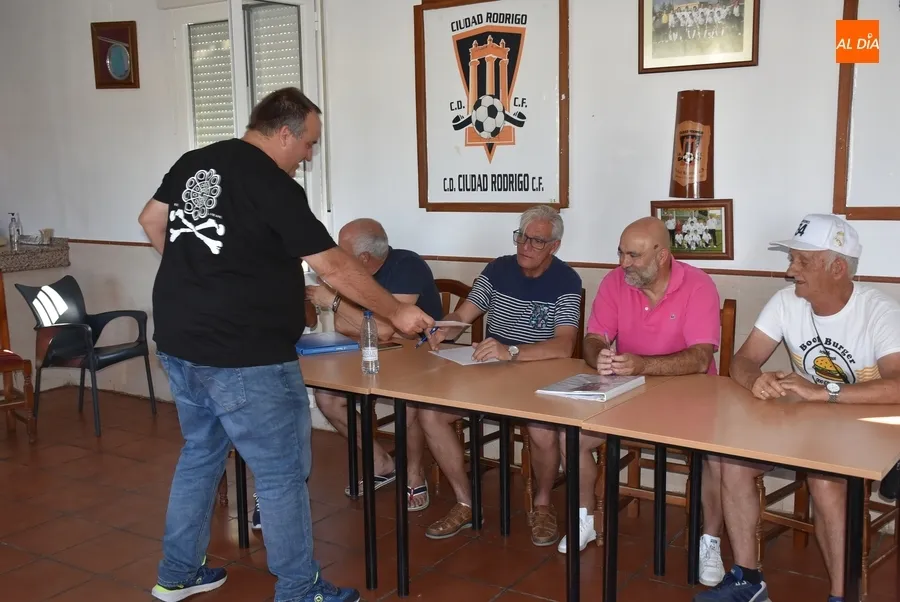 Foto 2 - Dos caras nuevas se suman a la continuidad de la actual Directiva del Ciudad Rodrigo CF