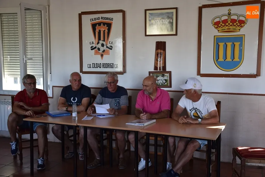Foto 4 - Dos caras nuevas se suman a la continuidad de la actual Directiva del Ciudad Rodrigo CF