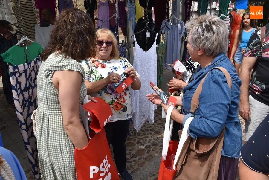 Foto 10 - El mercadillo se vuelve a vestir de Elecciones, aunque de forma itinerante