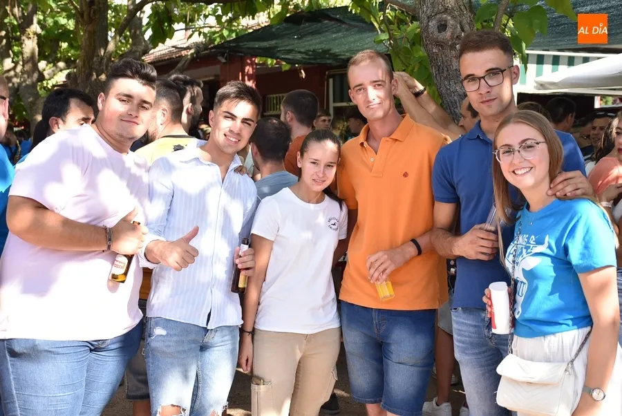 Foto 2 - Concurrid&iacute;sima nueva tarde taurina en el Barrio Nuevo con m&aacute;s juego de las vacas que del novillo
