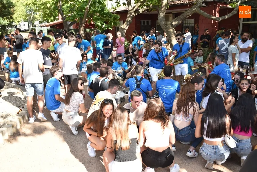 Foto 3 - Concurrid&iacute;sima nueva tarde taurina en el Barrio Nuevo con m&aacute;s juego de las vacas que del novillo