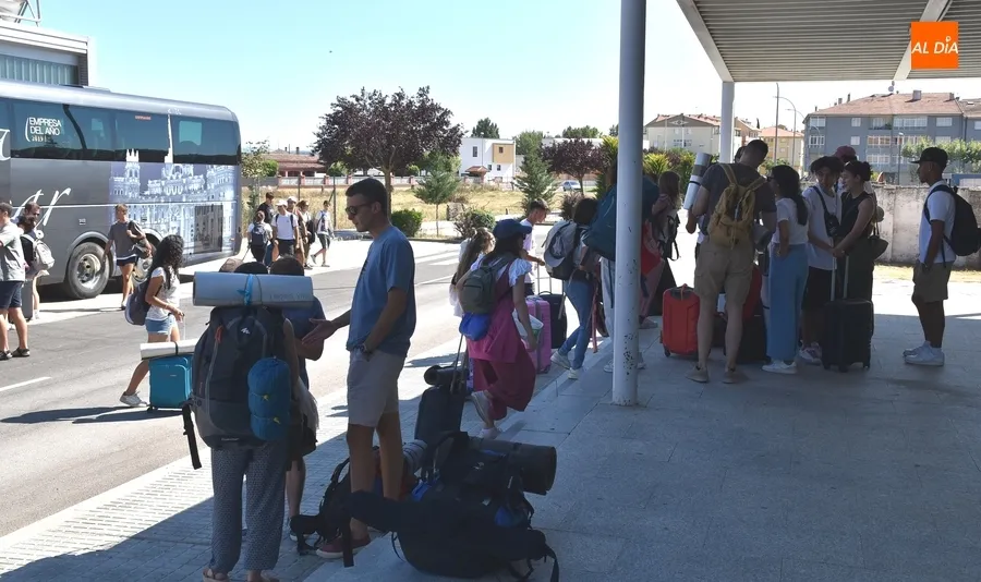 Foto 4 - Pernocta en Ciudad Rodrigo un grupo de 71 espa&ntilde;oles y 10 colombianos camino de la JMJ