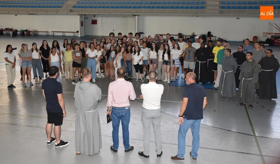 Foto 10 - Pernocta en Ciudad Rodrigo un grupo de 71 espa&ntilde;oles y 10 colombianos camino de la JMJ