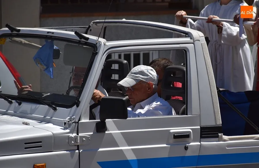 Foto 10 - 38 coches, una silla de ruedas y un andador son bendecidos por San Crist&oacute;bal