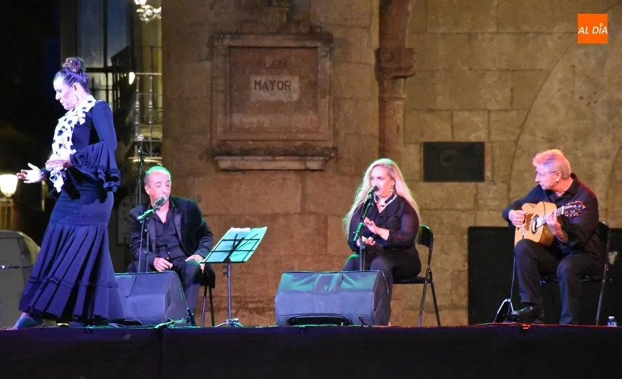 Foto 8 - Las ancestrales m&uacute;sicas charra y gitana &lsquo;casan&rsquo; en una Plaza Mayor con gran ambiente