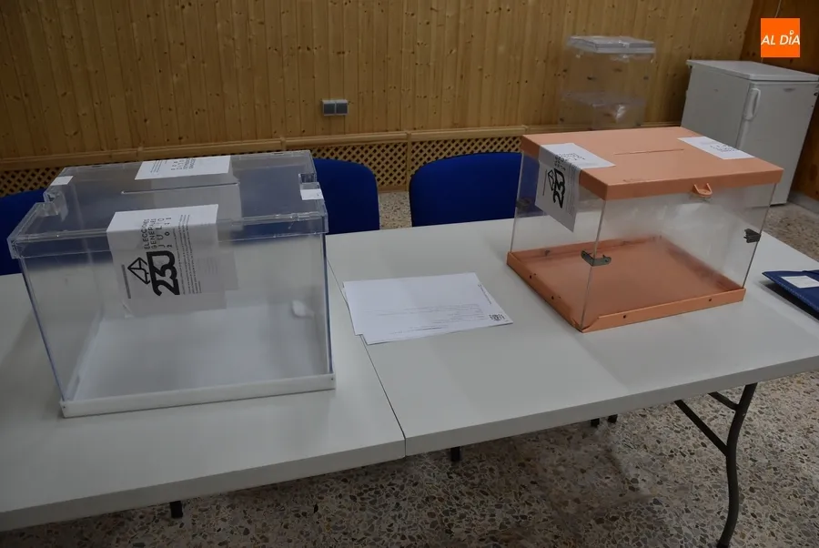 Foto 6 - Preparadas las mesas electorales, que tendr&aacute;n cerca neveras con agua fresca