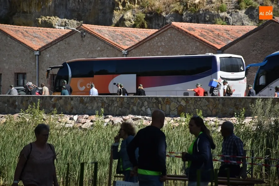 Foto 3 - Los 1.350 portugueses desplazados desde Castro Daire invaden por completo la isla de El Pic&oacute;n