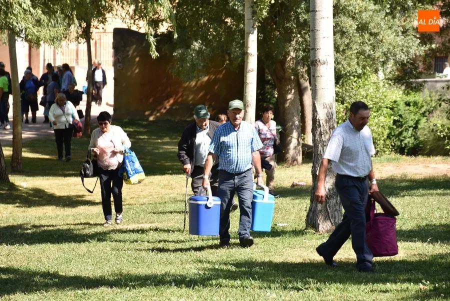 Foto 11 - Los 1.350 portugueses desplazados desde Castro Daire invaden por completo la isla de El Pic&oacute;n