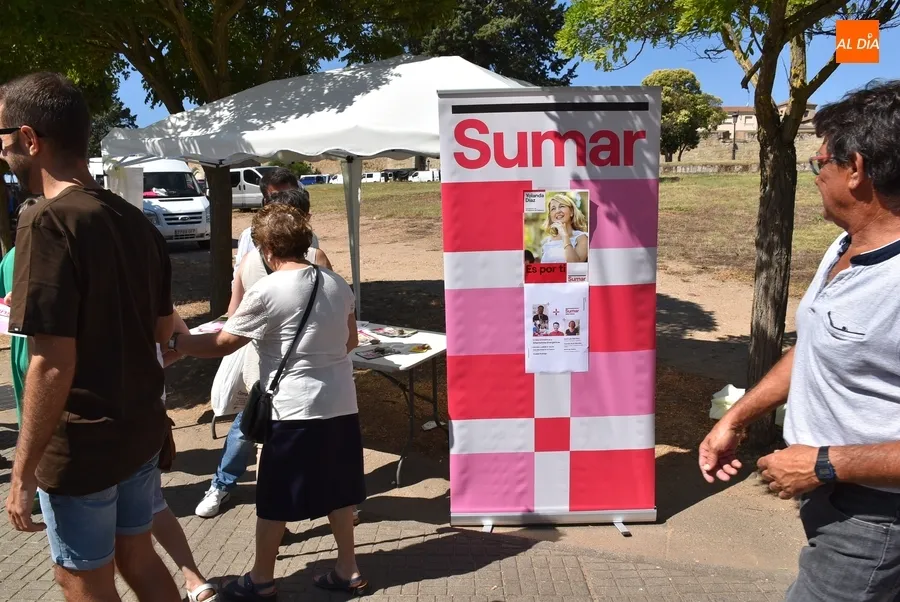 Foto 3 - Sumar se estrena en Ciudad Rodrigo en el 2&ordm; y &uacute;ltimo mercadillo electoral