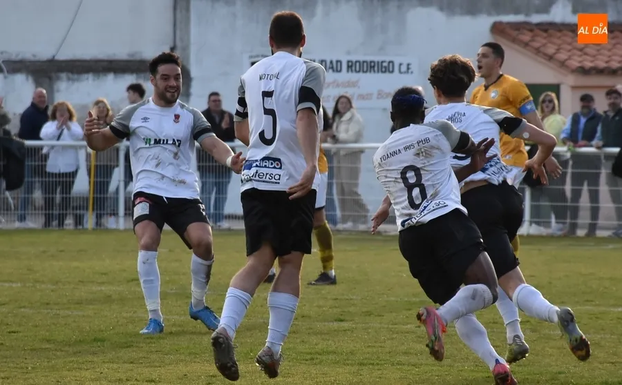 Imágenes de Javi Moríñigo y Berro, entre ellas la celebración del único gol anotado por Berro