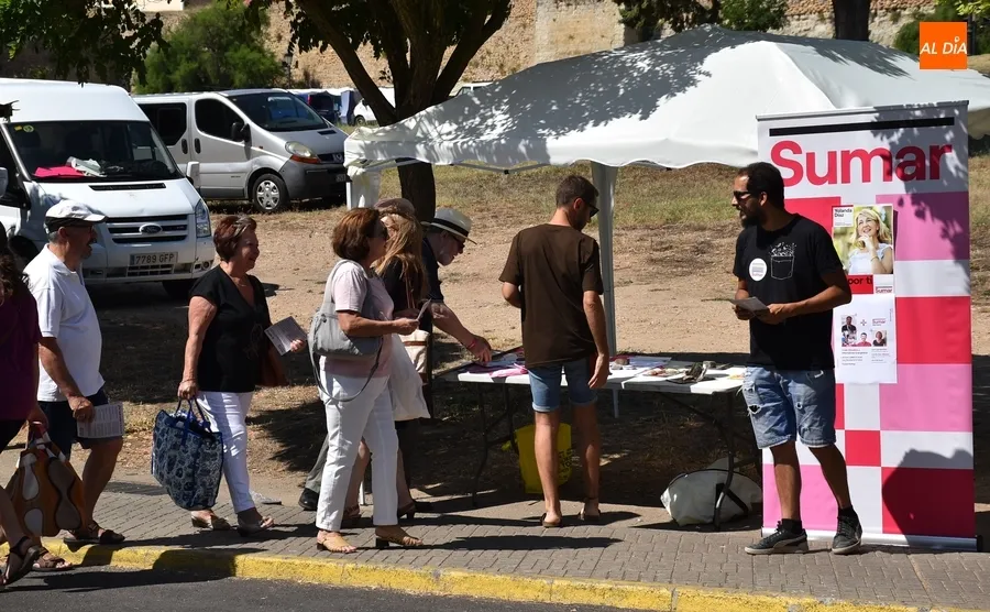 Foto 9 - Sumar se estrena en Ciudad Rodrigo en el 2&ordm; y &uacute;ltimo mercadillo electoral