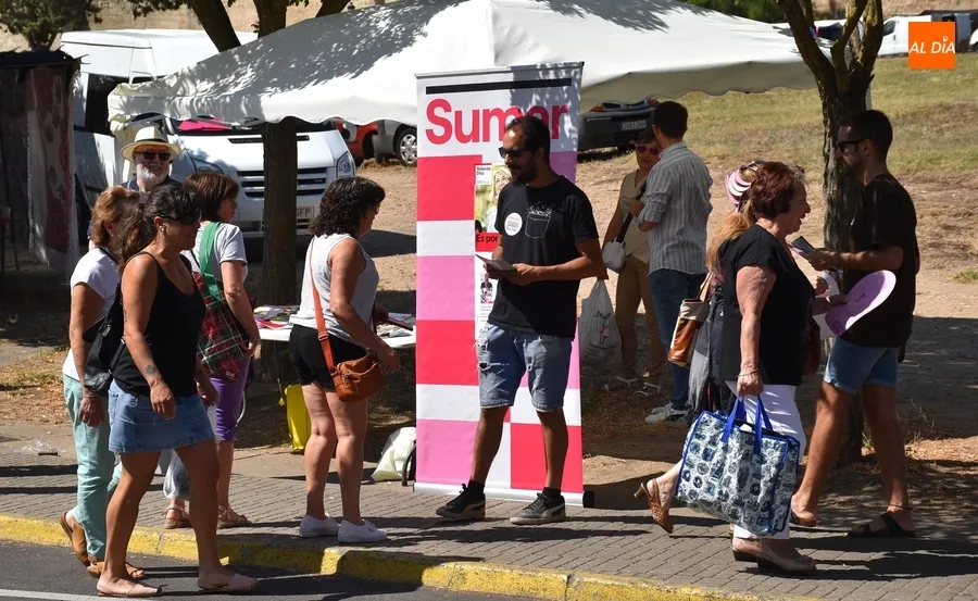 Foto 10 - Sumar se estrena en Ciudad Rodrigo en el 2&ordm; y &uacute;ltimo mercadillo electoral