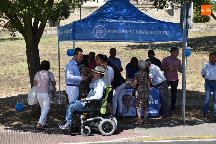 Foto 11 - Sumar se estrena en Ciudad Rodrigo en el 2&ordm; y &uacute;ltimo mercadillo electoral