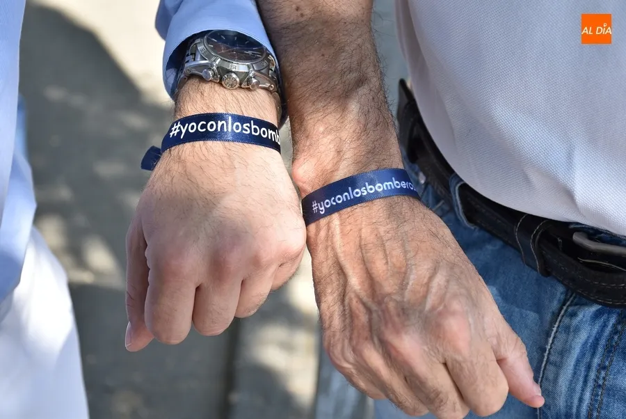 Foto 3 - Vuelven a volar las pulseras de #yoconlosbomberosdecr