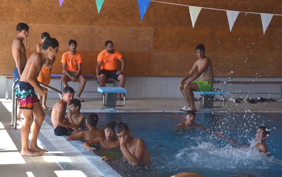 Foto 3 - Los participantes en el Mir&oacute;briga Campus se lo pasan en grande en el Centro Acu&aacute;tico