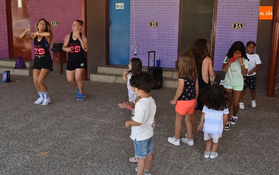 Foto 3 - Una sesi&oacute;n de zumba abre el 2&ordm; tramo de Conciliamos en Verano, que re&uacute;ne a 68 ni&ntilde;@s