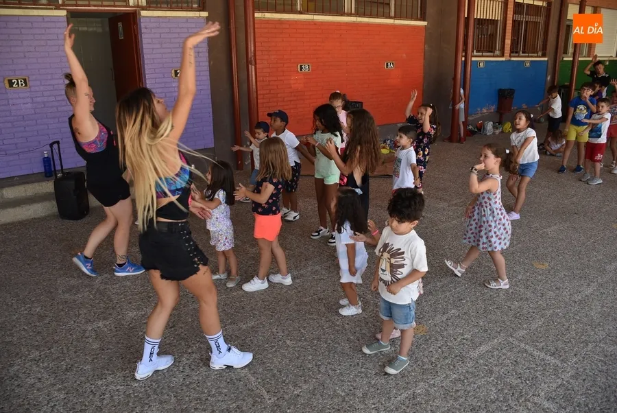 Foto 4 - Una sesi&oacute;n de zumba abre el 2&ordm; tramo de Conciliamos en Verano, que re&uacute;ne a 68 ni&ntilde;@s