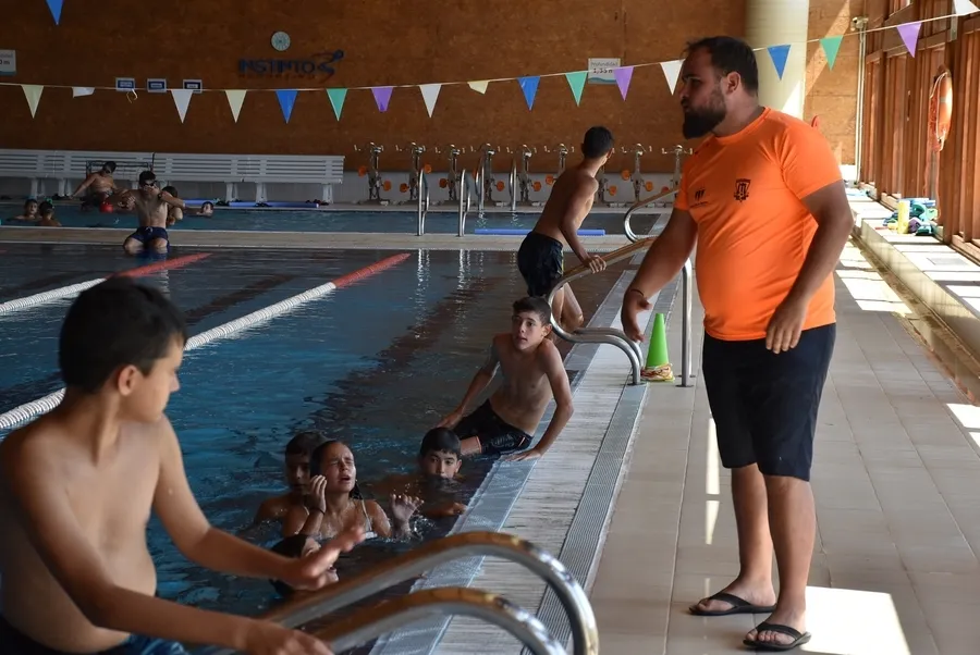 Foto 5 - Los participantes en el Mir&oacute;briga Campus se lo pasan en grande en el Centro Acu&aacute;tico