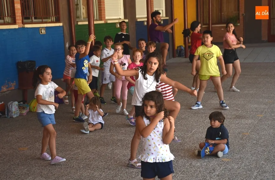 Foto 5 - Una sesi&oacute;n de zumba abre el 2&ordm; tramo de Conciliamos en Verano, que re&uacute;ne a 68 ni&ntilde;@s