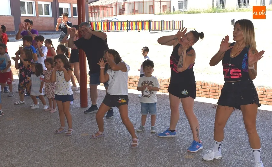 Foto 10 - Una sesi&oacute;n de zumba abre el 2&ordm; tramo de Conciliamos en Verano, que re&uacute;ne a 68 ni&ntilde;@s