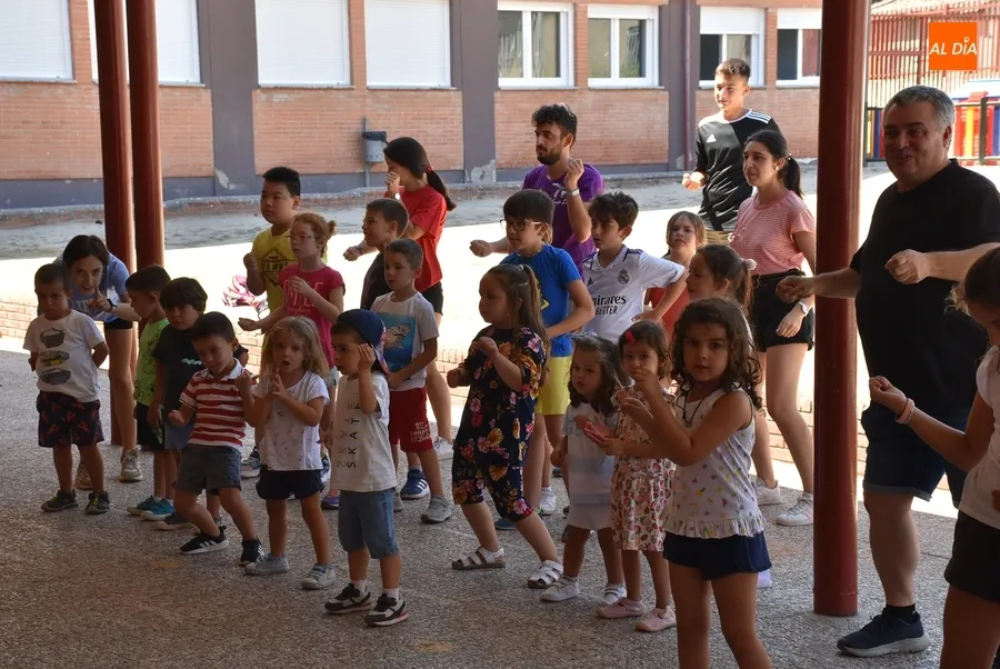 Foto 11 - Una sesi&oacute;n de zumba abre el 2&ordm; tramo de Conciliamos en Verano, que re&uacute;ne a 68 ni&ntilde;@s