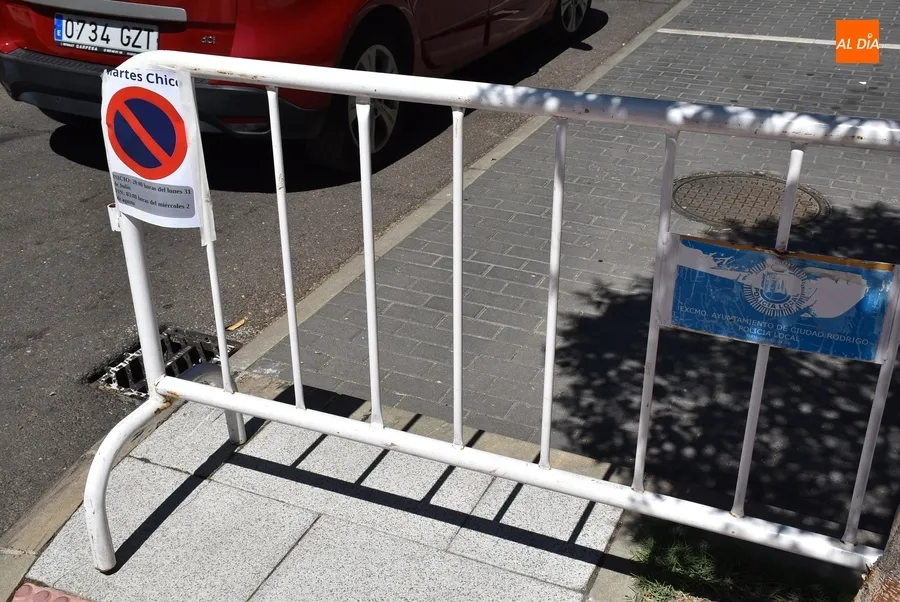 Foto 2 - Prohibido el aparcamiento desde las 20.00 horas del lunes en las calles que acogen el Martes Chico