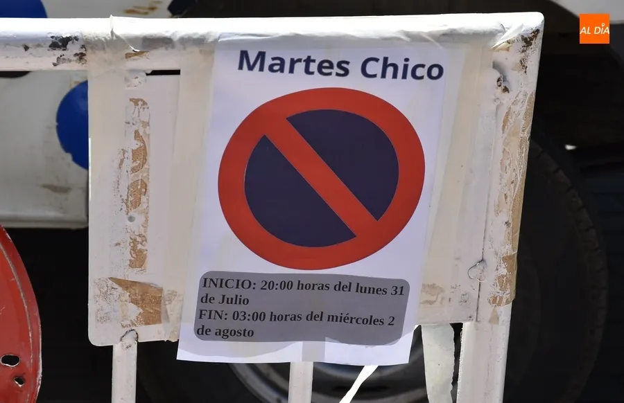 Foto 3 - El Martes Chico saca a las calles barras, ca&ntilde;eros, vallas y un escenario para el preg&oacute;n