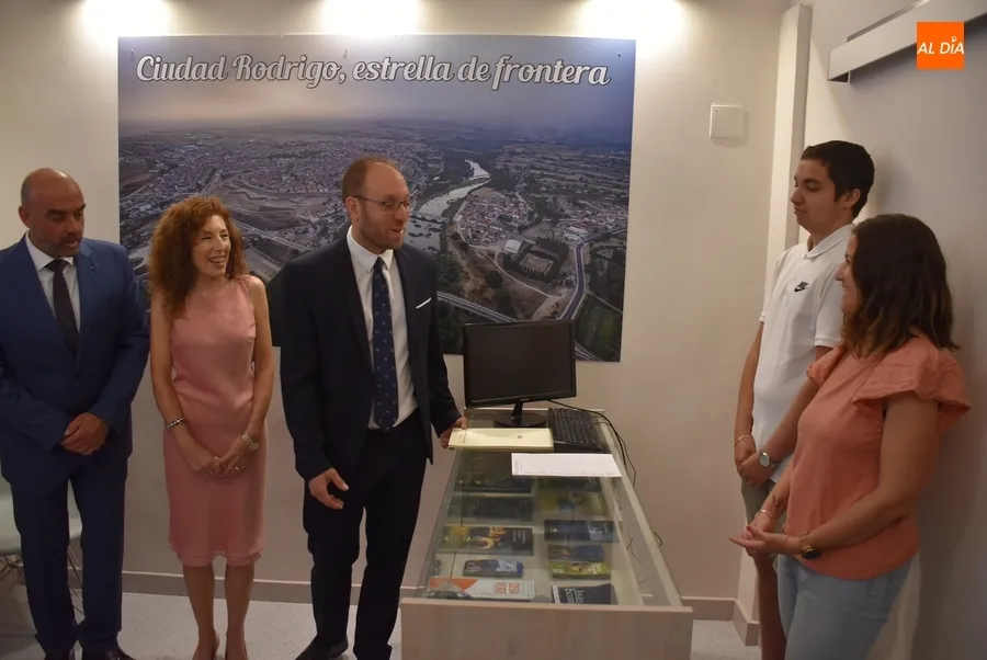 Foto 2 - La Oficina de Turismo regresa a los bajos de la Casa Consistorial