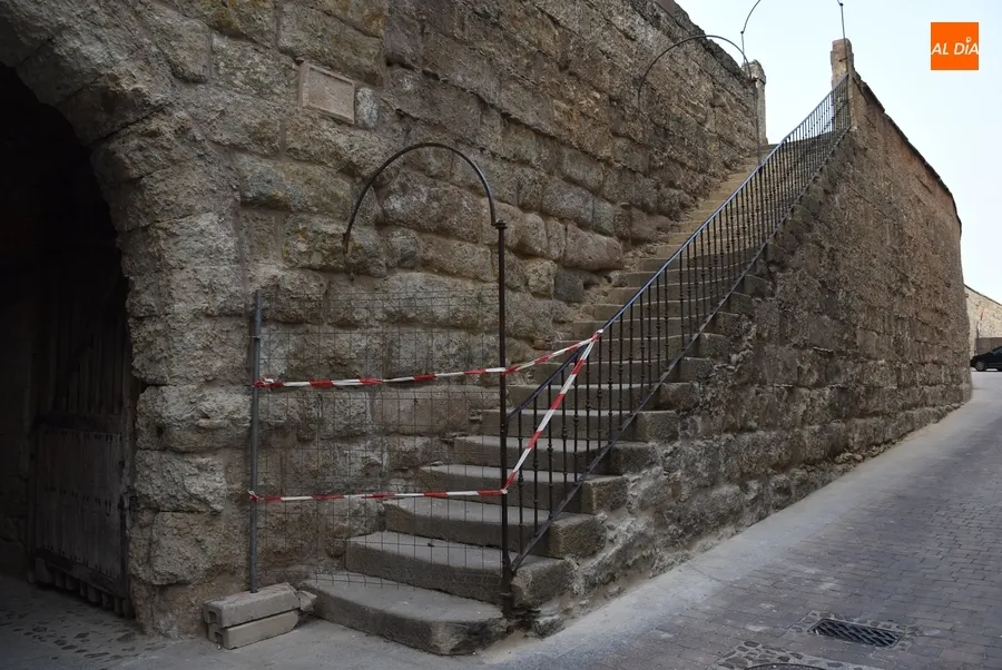 Foto 3 - Reabierta al tr&aacute;fico la b&oacute;veda de la Puerta del Conde